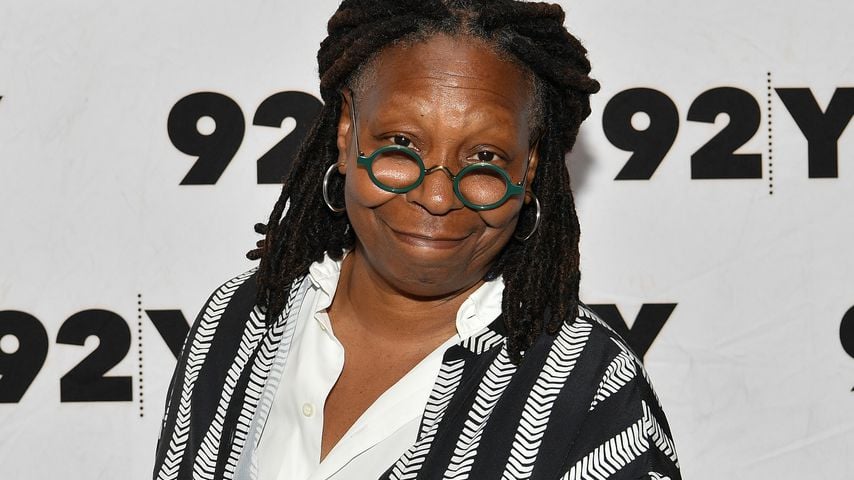 Ischias-Probleme: Whoopi Goldberg hat jetzt eine Gehhilfe