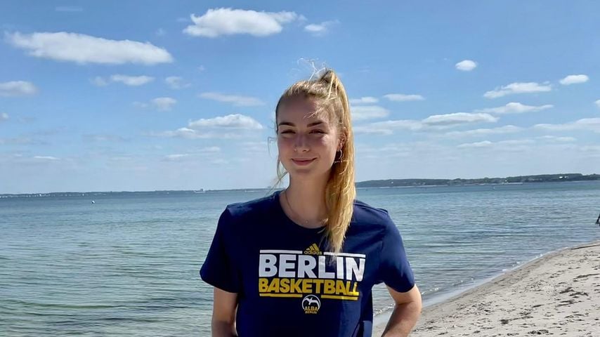Wiebke Schwartau, Model und Basketballspielerin