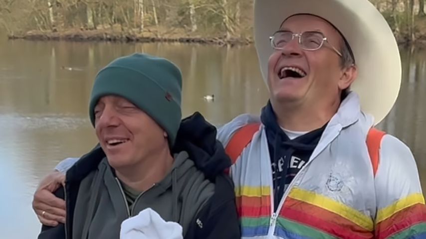 Wigald Boning und Bernhard Hoëcker im April 2025 in Elmshorn