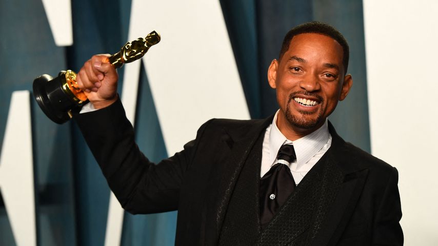 Schräg: Befragt Will Smith seinen Oscar zu seiner Ohrfeige?