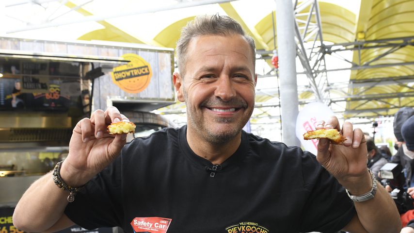 Willi Herren bei der Eröffnung seines Foodtrucks im April 2021 in Frechen