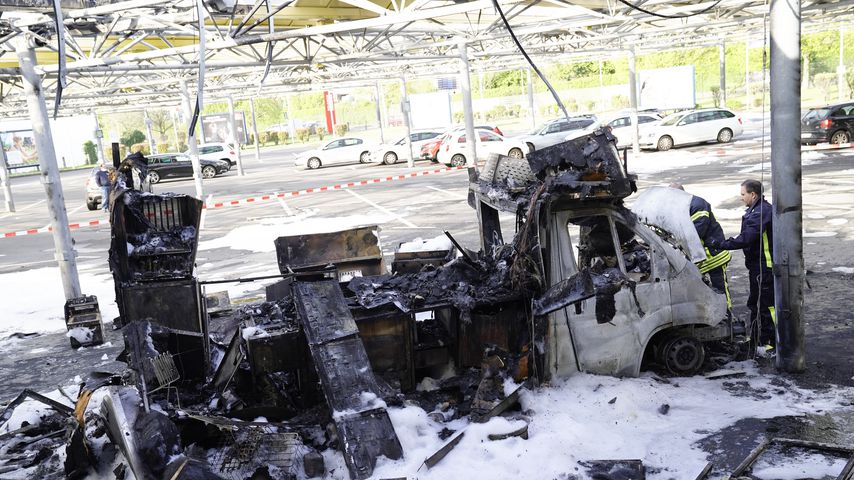Willi Herrens abgebrannter Foodtruck im Mai 2021