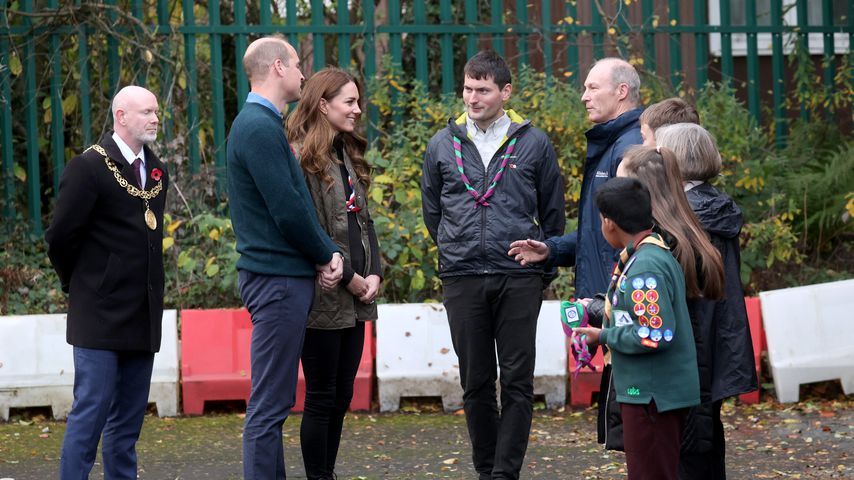 Prinz William und Herzogin Kate mit einer Gruppe von Pfadfindern