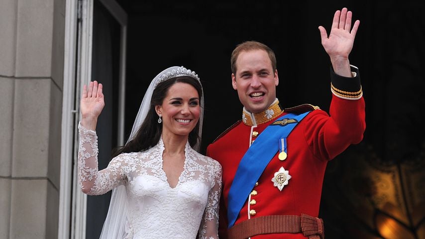 Kate und William auf dem Balkon bei ihrer Hochzeit 2011