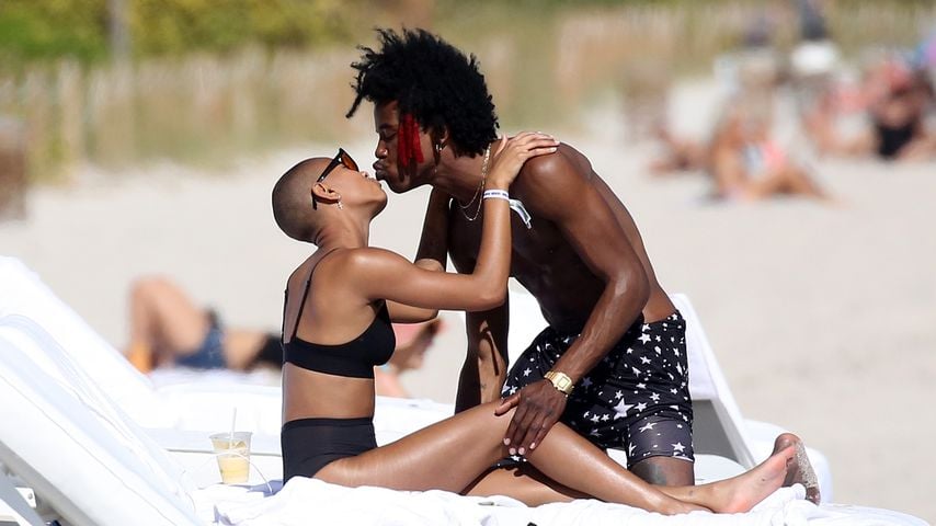 Willow Smith knutscht wild mit ihrem neuen Freund am Strand