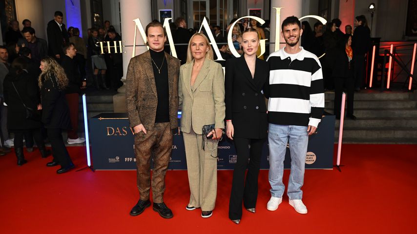 Wilson Gonzalet, Natascha und Cheyenne Ochsenknecht und Nino Sifkovits im November 2022
