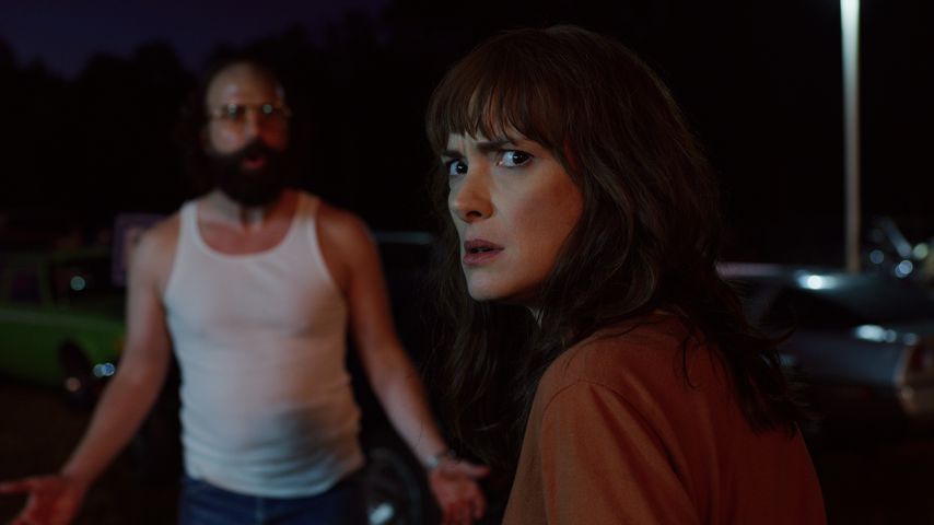 Winona Ryder (r.) in "Stranger Things 3"