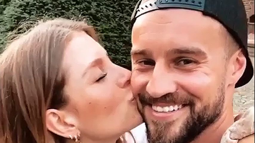 Dicker Schmatzer: Bachelor-Wio knutscht Alex Hindersmann ab