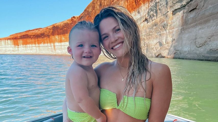 Witney Carson mit ihrem Sohn Kevin Leo