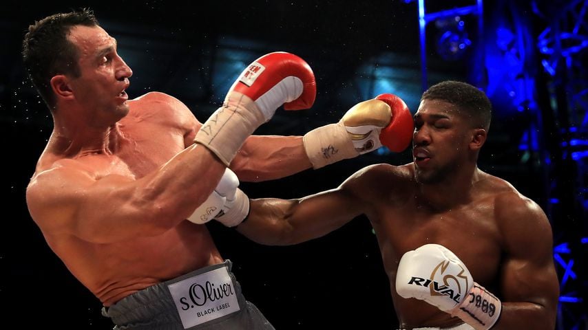 Wladimir Klitschko und Anthony Joshua im Ring 2017