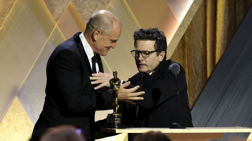 Woody Harrelson und Michael J. Fox bei den Jean Hersholt Humanitarian Award 2022