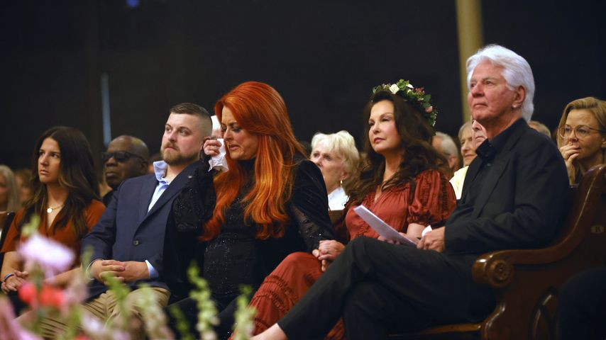 Wynonna und Ashley Judd auf der Trauerfeier von Naomi Judd