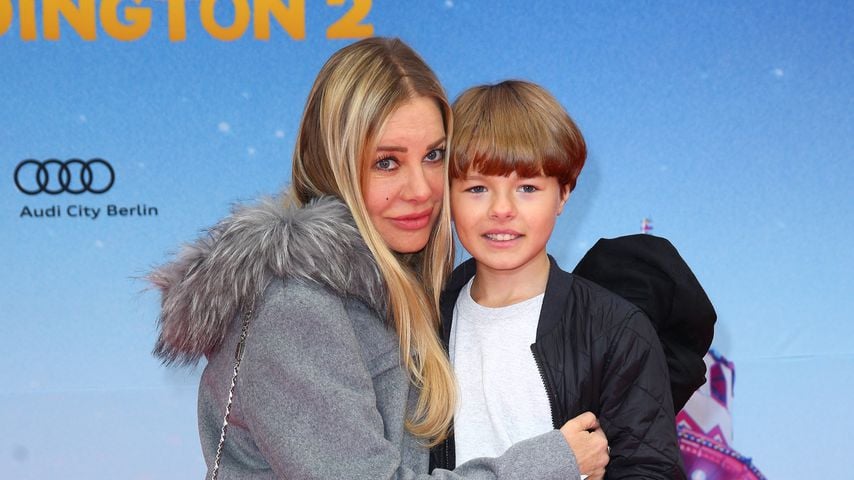 Xenia Seeberg und ihr Sohn Philias auf der Premiere von "Paddington 2" in Berlin