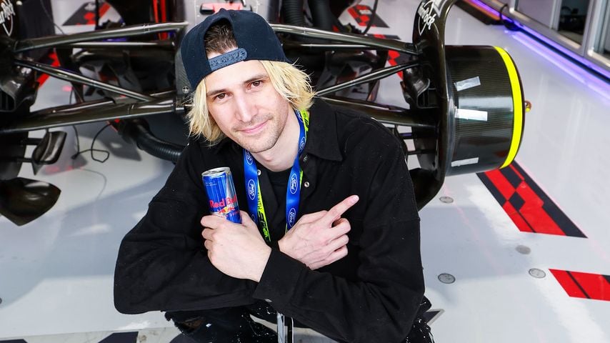 xQc in der Oracle Red Bull Racing Garage beim Großen Preis von Miami 2025