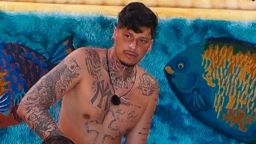 Auf Angriff: "Ex on the Beach"-Yasin will Laura küssen!
