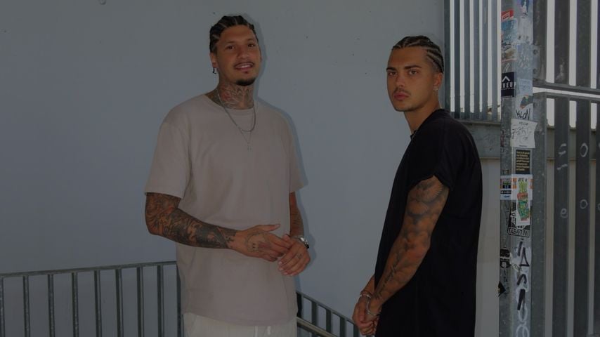 Yasin Mohamed und Tim stylen Haare fürs Turmspringen gleich