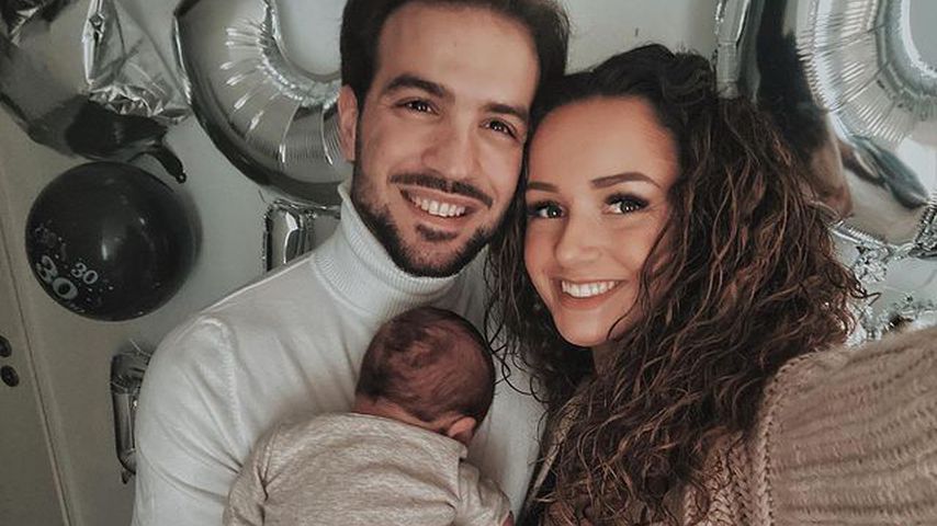 Die "Love Island"-Stars Yasin und Samira mit ihrem Sohn Malik