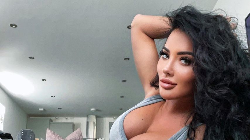 Yazmin Oukhellou im April 2022