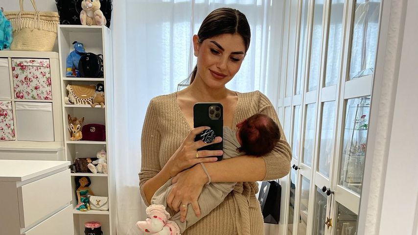 Total verschmust: Yeliz Koc teilt neues Mama-Tochter-Bild