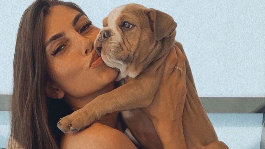 Yeliz Koc mit ihrer Hündin Luna