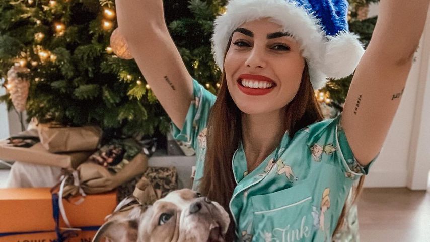 Süße Weihnachtsgrüße: Yeliz Koc postet Fotos mit Hündin Luna