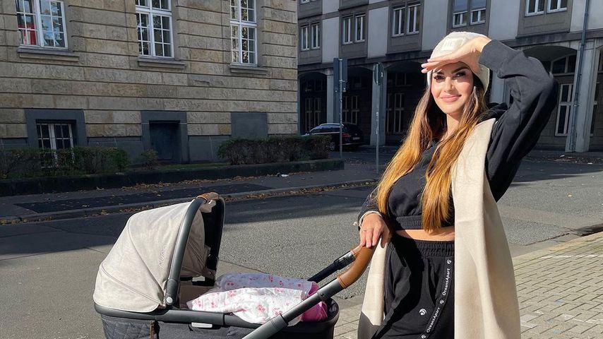Yeliz Koc mit ihrer Tochter Snow Elanie