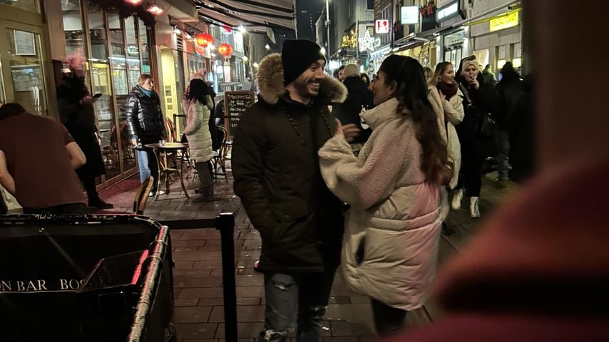 Geht da was? Yeliz Koc mit ihrem Showflirt Bryan unterwegs