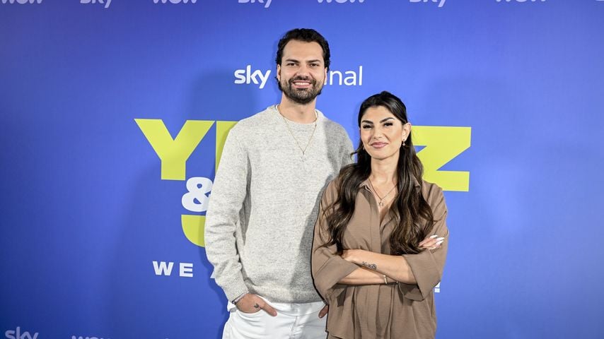 Jimi Blue Ochsenknecht und Yelic Koc beim Photocall zu "Yeliz & Jimi - We Are Family?!" bei Sky Sports Deutschland in Unterföhring
