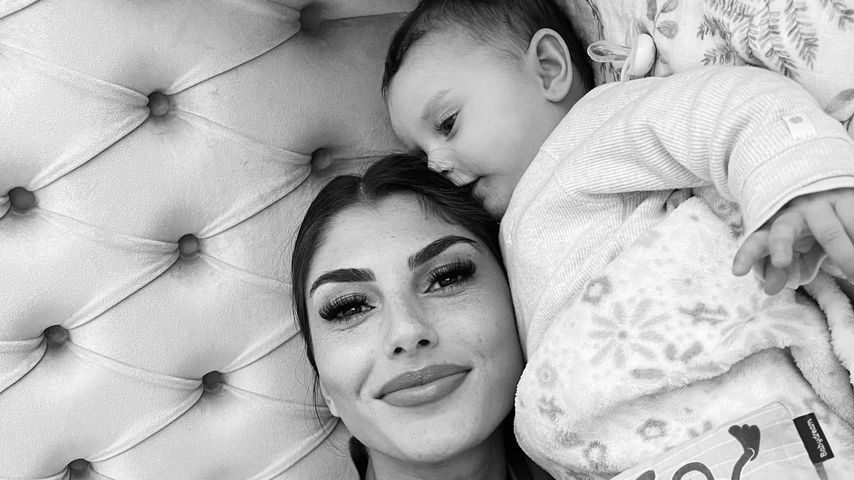Premiere! Yeliz Koc zeigt zum ersten Mal Baby Snows Gesicht