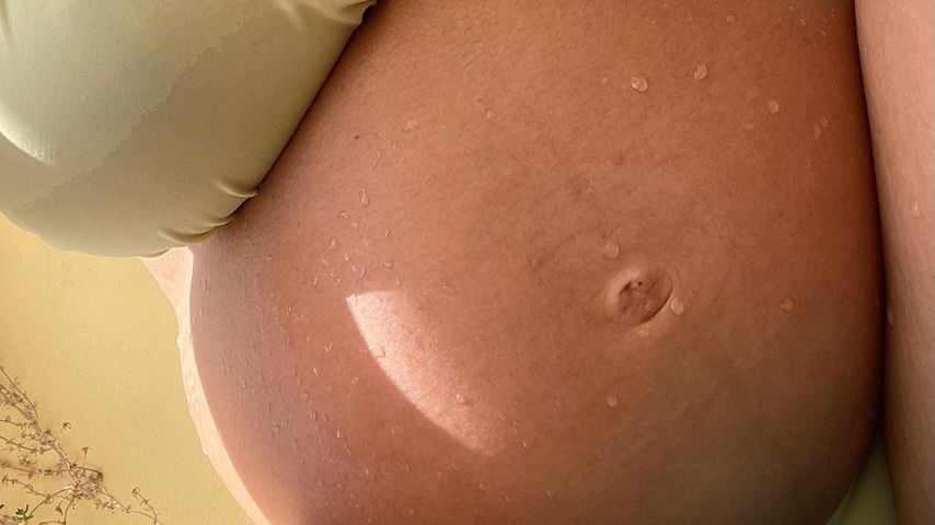Yeliz Koc' Bauch im August 2021