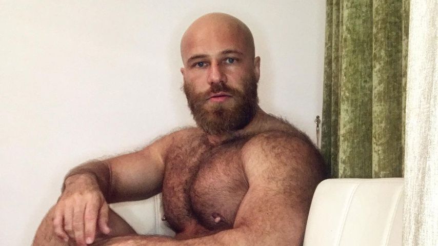 Sexpuppen-Ehemann Yuri: Obst & Objekte bringen ihm Orgasmus