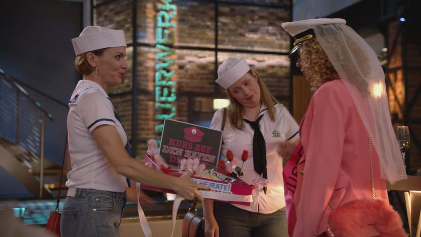 Yvonne (Gisa Zach), Toni (Olivia Marei) und Nina (Maria Wedig) bei GZSZ