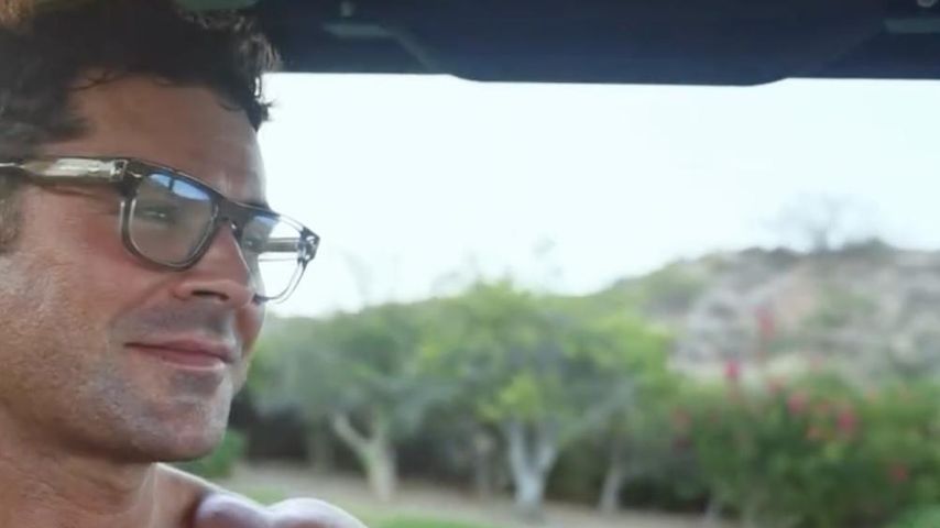 Zac Efron zeigt muskulösen Oberkörper beim Golfen mit Bruder