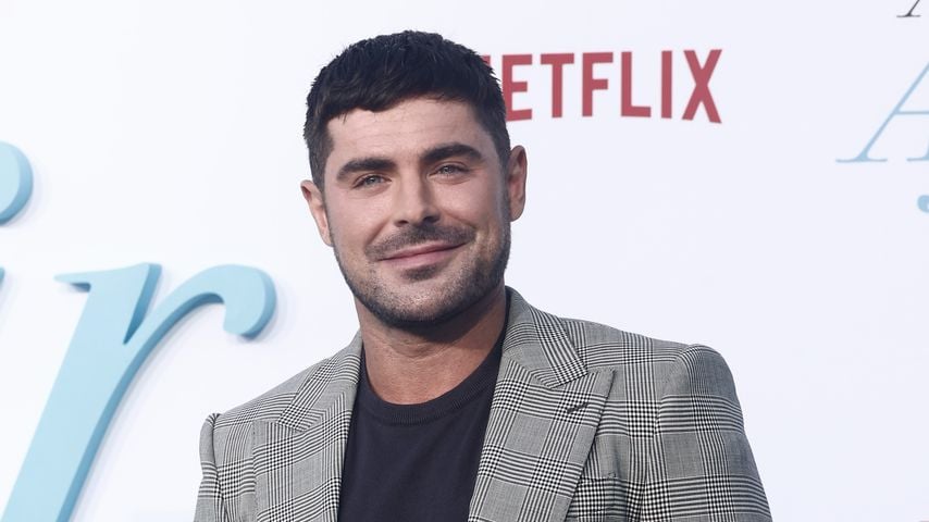 Seit November abgetaucht: Zac Efron strahlt beim NFL-Spiel