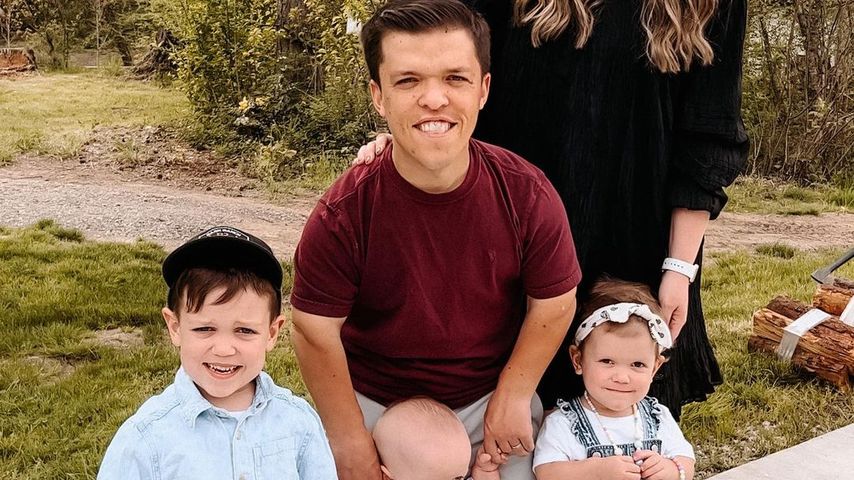 Zach Roloff und Tori Roloff mit ihren Kindern