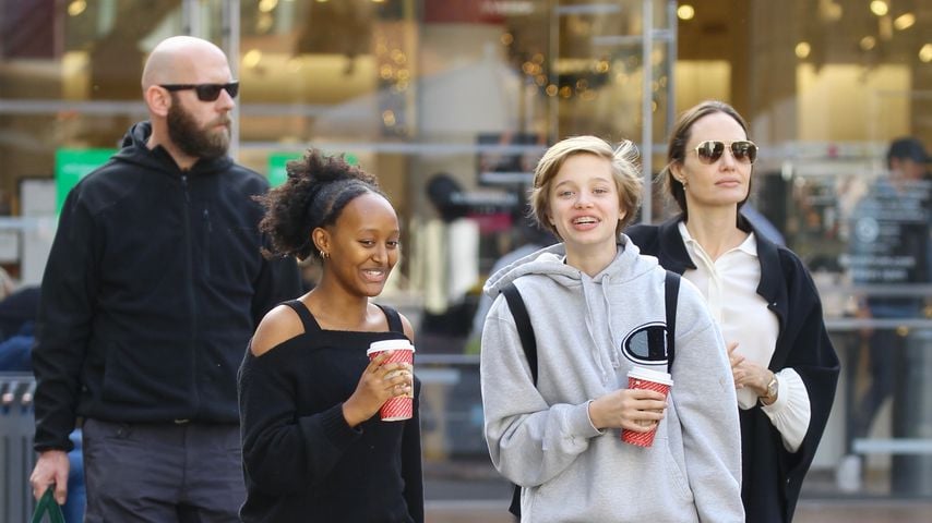 Zahara und Shiloh Jolie-Pitt mit ihrer Mutter Angelina in Los Angeles