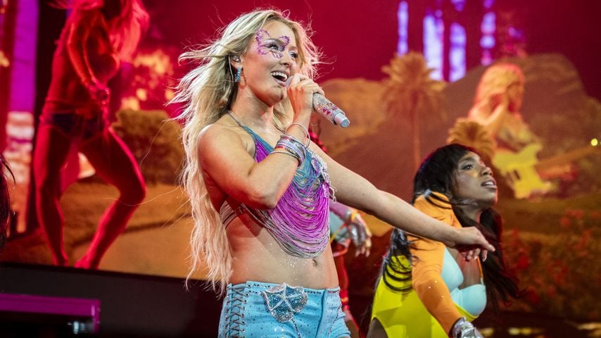Zara Larsson auf der Orange Stage beim Roskilde Festival in Dänemark am 4. Juli 2026