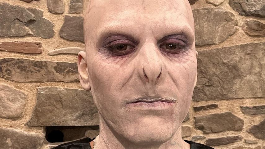 Welcher Sänger verbirgt sich unter diesem Voldemort-Kostüm?