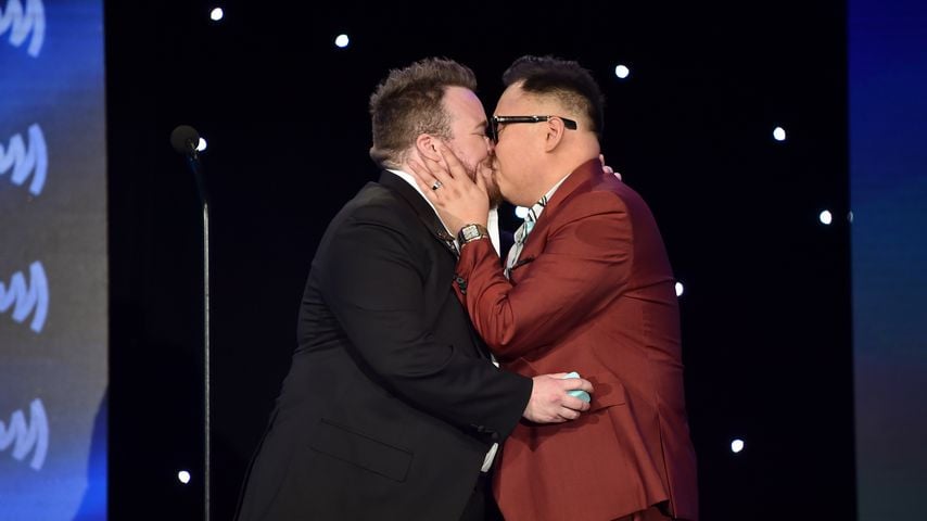 Zeke Smith und Nico Santos im April 2022 in Beverly Hills