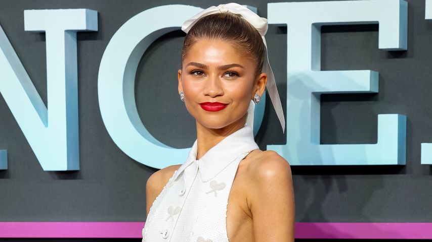 Gewagte Cut-Outs: Zendaya begeistert im 60er-Jahre-Look!