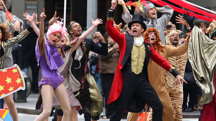 Zendaya und Hugh Jackman am "Greatest Showman"-Set