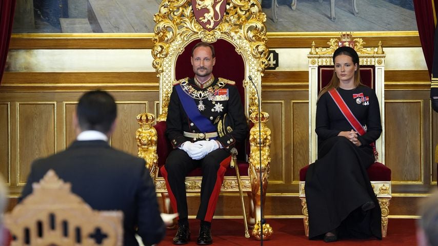 König Haakon und Prinzessin Ingrid Alexandra bei der Vereidigung des neuen Königs im Storting in Oslo