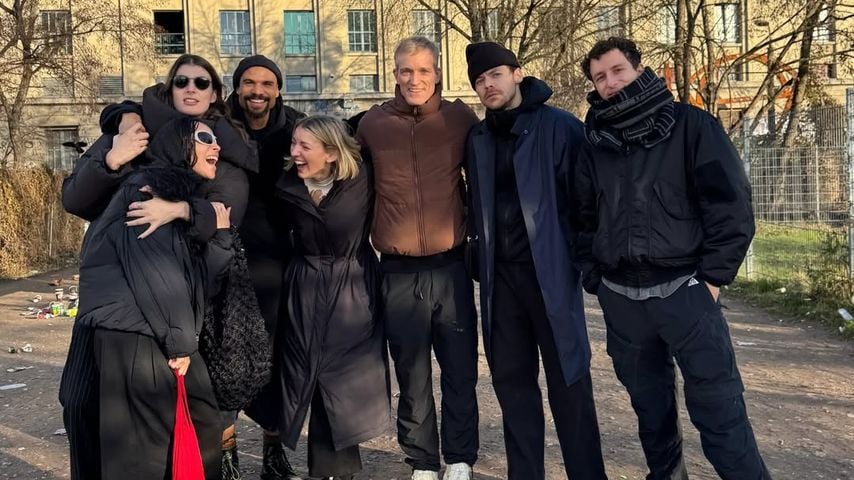 Erkannt? Harry Styles und Zoë Kravitz vorm Berliner Berghain