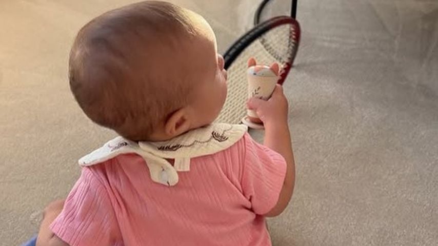 Zoë Vittoria mit einem Tennisschläger