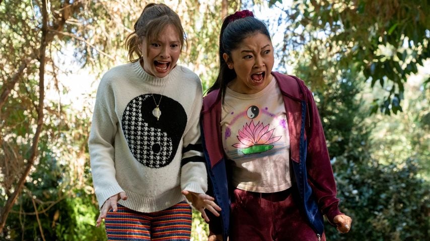 Zoe Colletti und Lana Condor in der Netflix-Serie "Boo, Bitch"