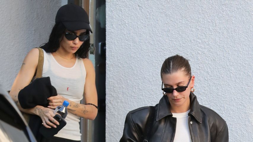 Bummel mit Hailey: Zoe Kravitz wieder ohne Ring unterwegs