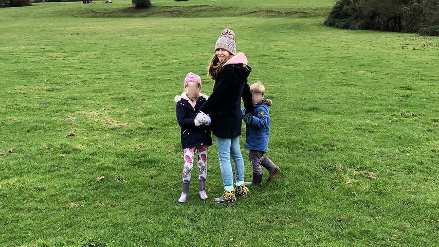Zoe Powell mit ihren Kindern