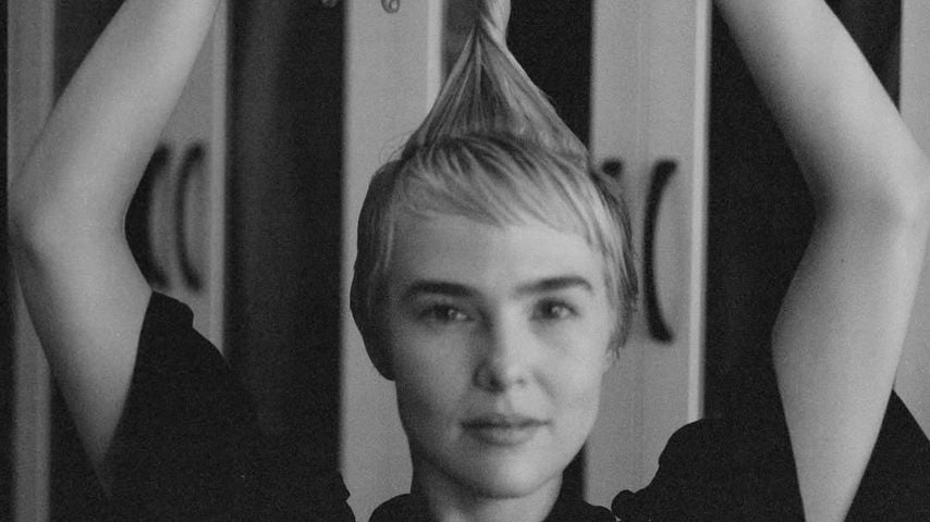 Zoey Deutch schneidet sich für ihre Filmrolle die Haare