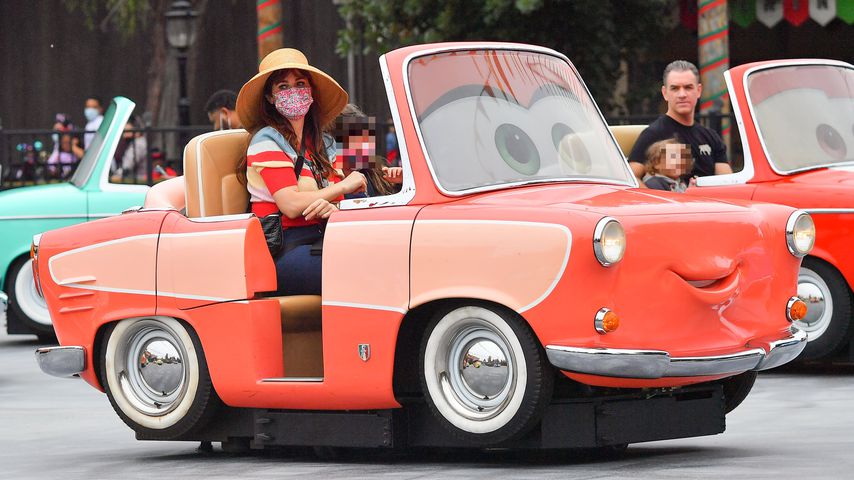 Zooey Deschanel im Disneyland, September 2021