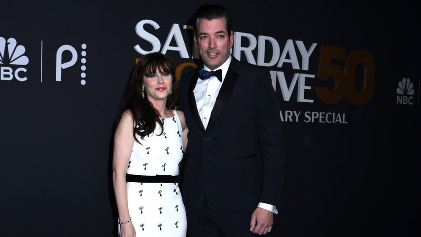 Zooey Deschanel und Jonathan Scott bei der SNL50 Anniversary Show im 30 Rockefeller Plaza in New York